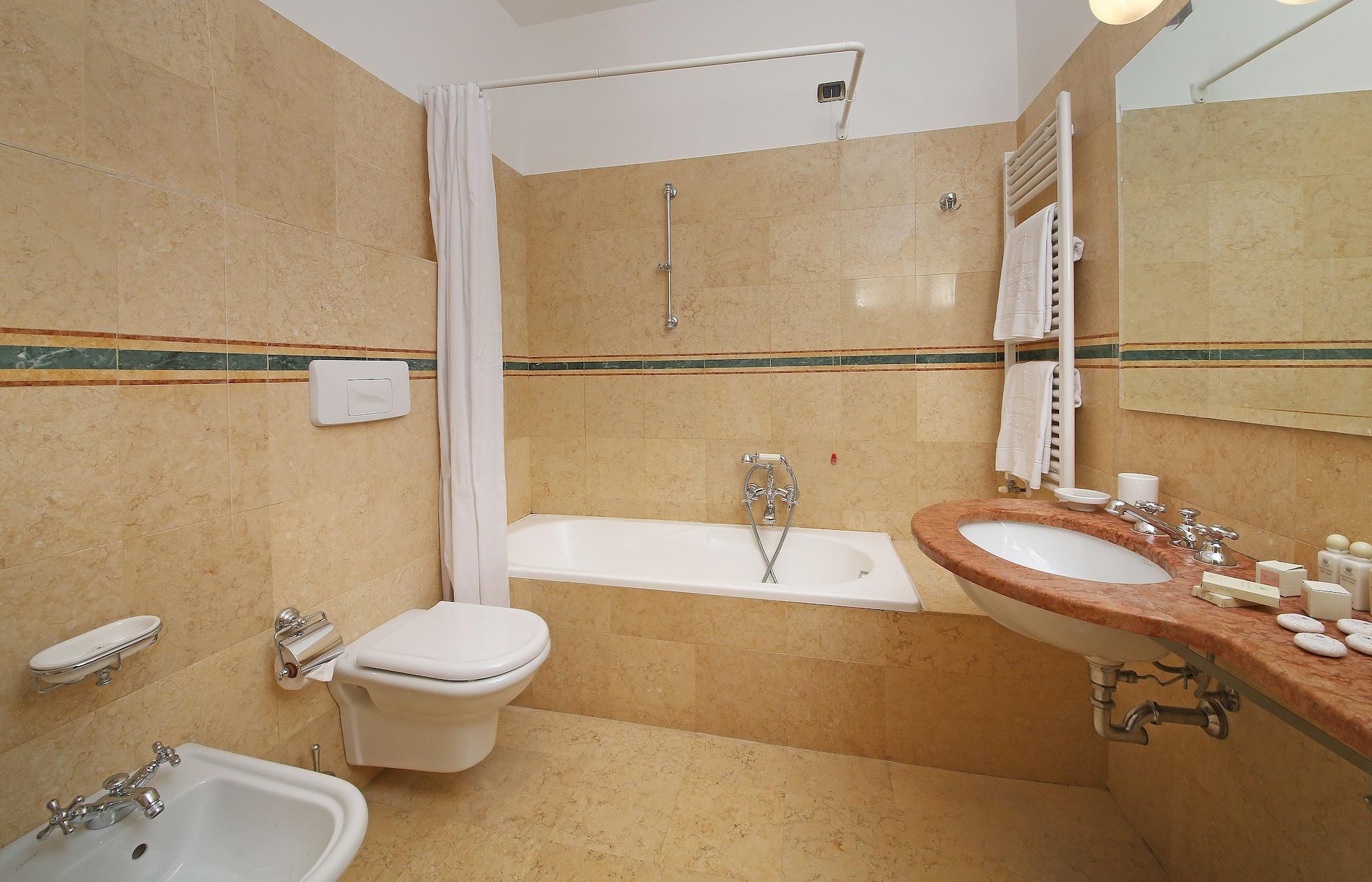 Villa Sofia Hotel การ์โดเน ริเวียรา ภายนอก รูปภาพ