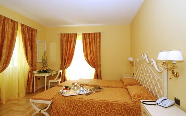 Villa Sofia Hotel การ์โดเน ริเวียรา ภายนอก รูปภาพ